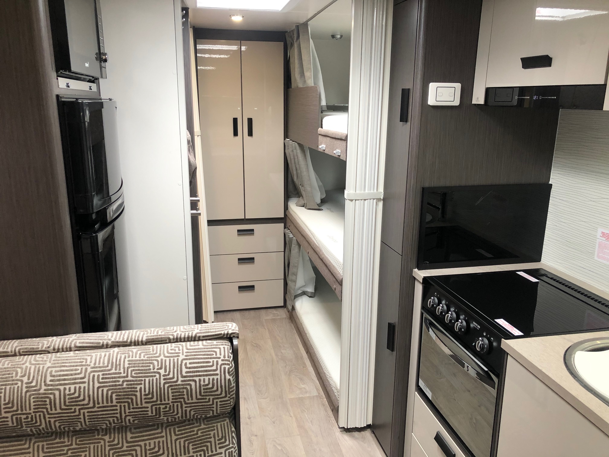 jayco journey caravan 22.68 1 triple bunk