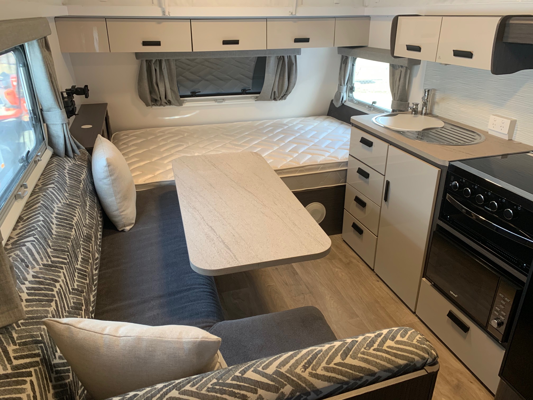 jayco journey 15.48 6 bed size